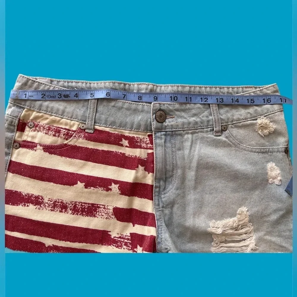 Celebrity Pink Distressed American Flag Shorts Size 9. - Picture 5 of 5
